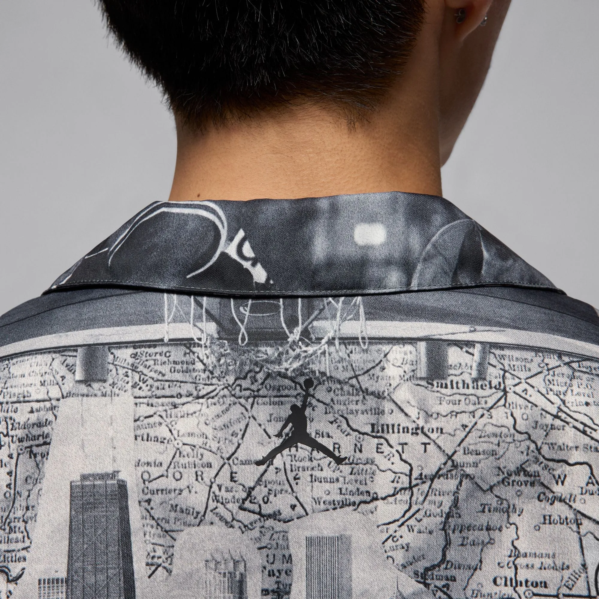 Air Jordan Essentials Printed Camp Button-Up Top (Sail/Black)