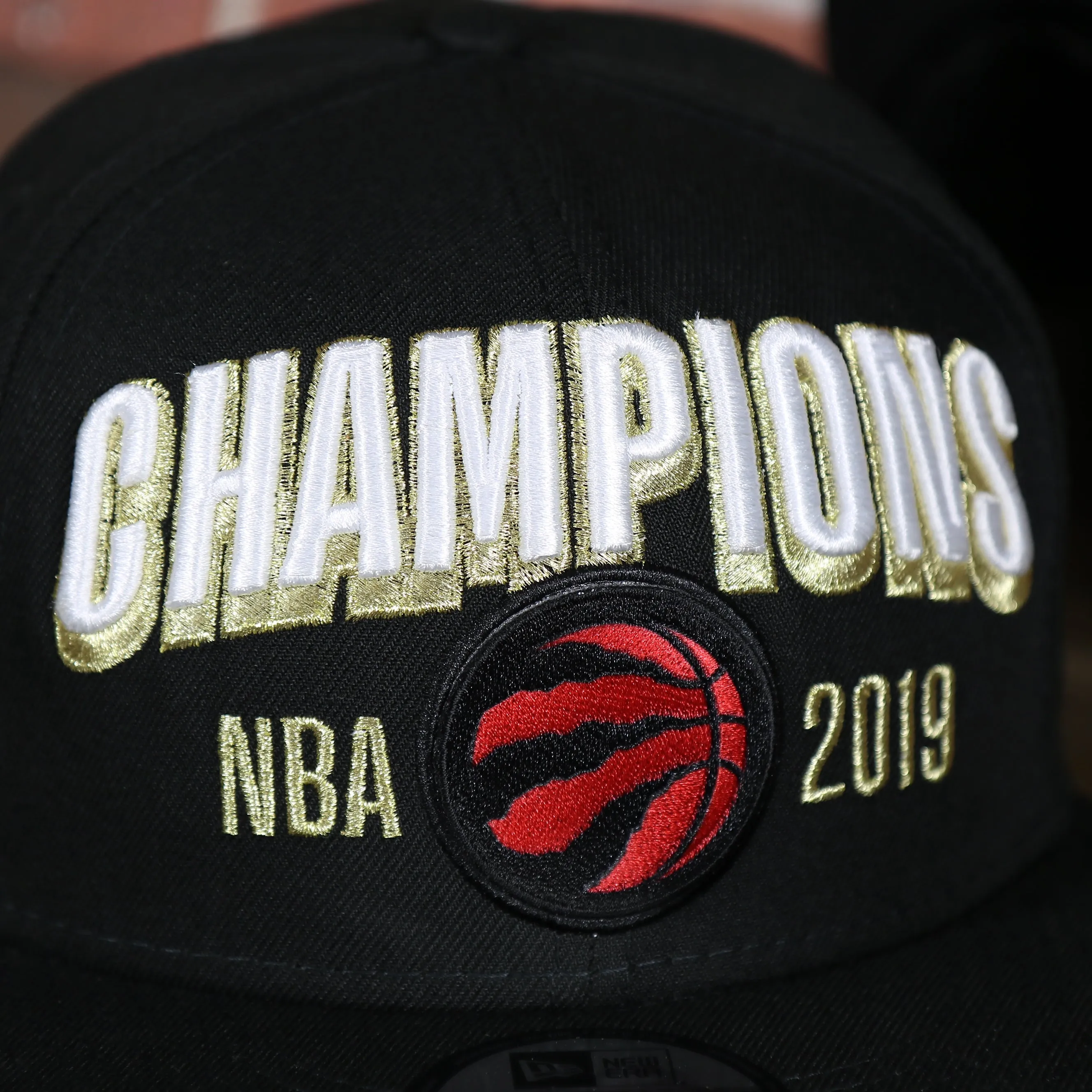 Men's Toronto Raptors New Era Black 2019 NBA Finals On Court Champions Locker Room 9FIFTY Snapback Hat