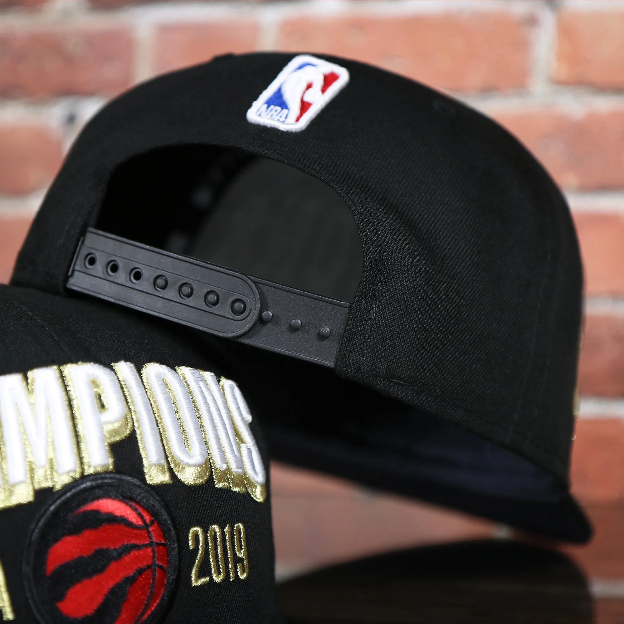 Men's Toronto Raptors New Era Black 2019 NBA Finals On Court Champions Locker Room 9FIFTY Snapback Hat